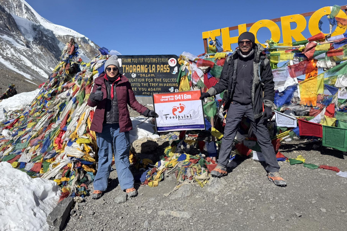 Trekking guide in nepal leading to thorong la